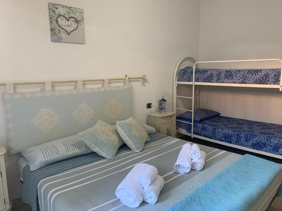 La Casa Azzurra Appartement La Maddalena  Buitenkant foto